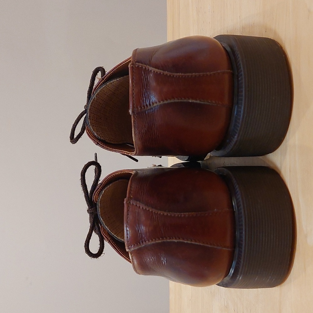 Vintage Dr. Martens. Brown Leather Oxford Shoes - Picture 4 of 14